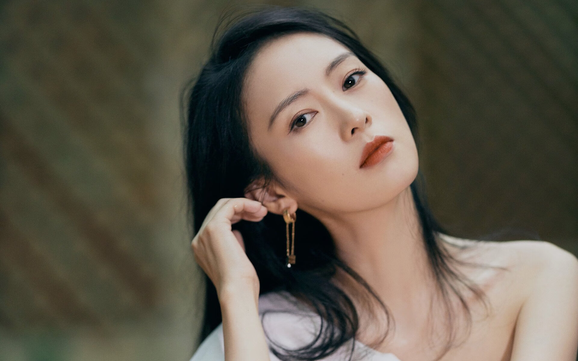 青岛黄海队员在场上奋力拼搏,展现团队精神,青岛黄海队歌mp3