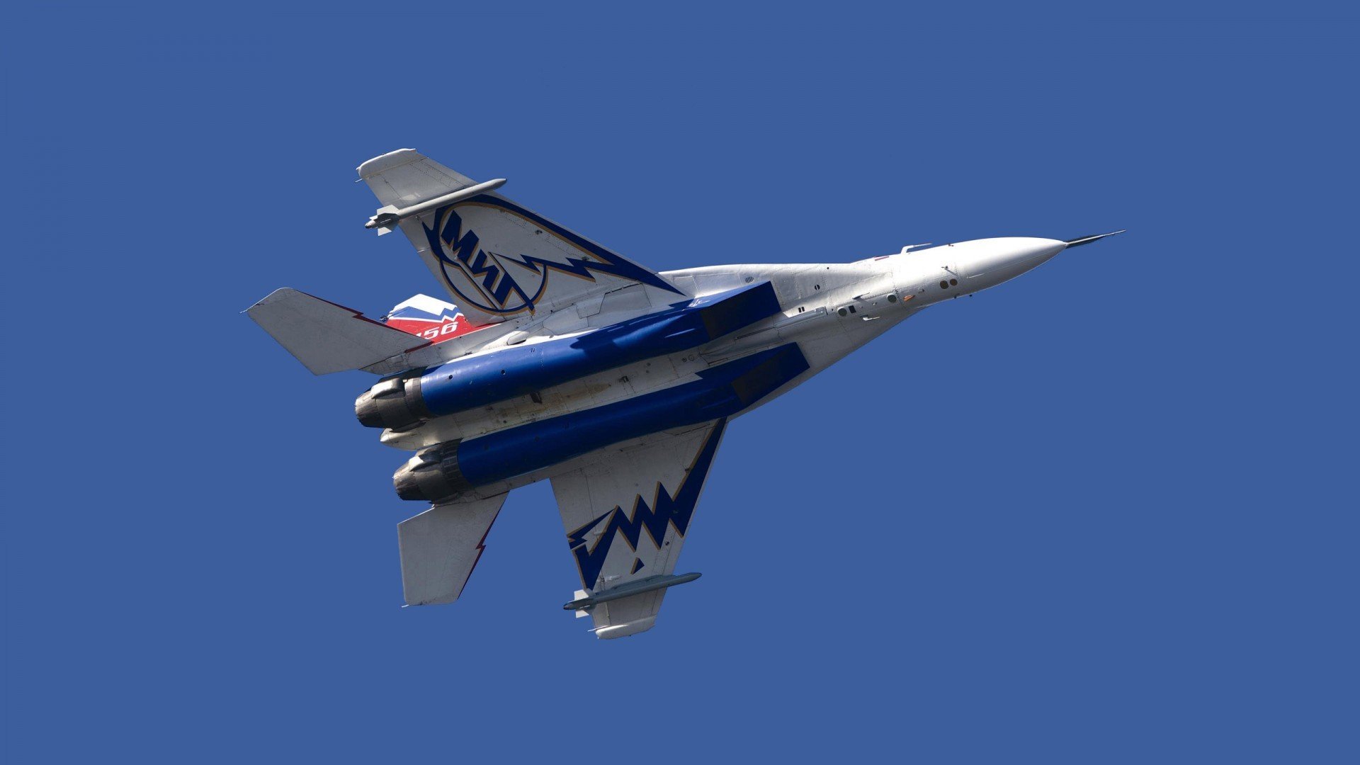 中超联赛中国足球战胜 球员拼劲十足,中国足协 中超